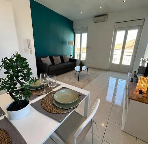 L'alberto-appartement Centre Beziers- Wifi -balcon -clim Διαμέρισμα *